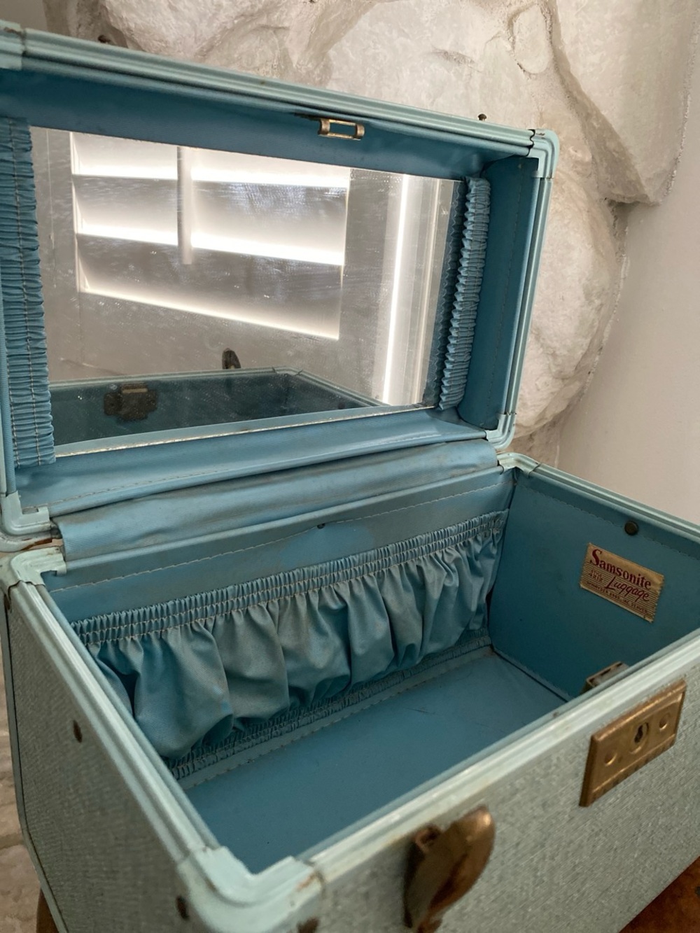 SOLD! Vintage 1940s-50s Samsonite Streamlite Train Case in Bermuda Green 🩵 - Picture 5 of 9